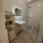 Sunflower Apartment *